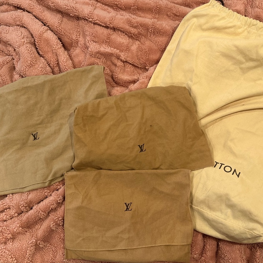 EUC Louis Vuitton medium size felt dust bags khaki. Pick one.